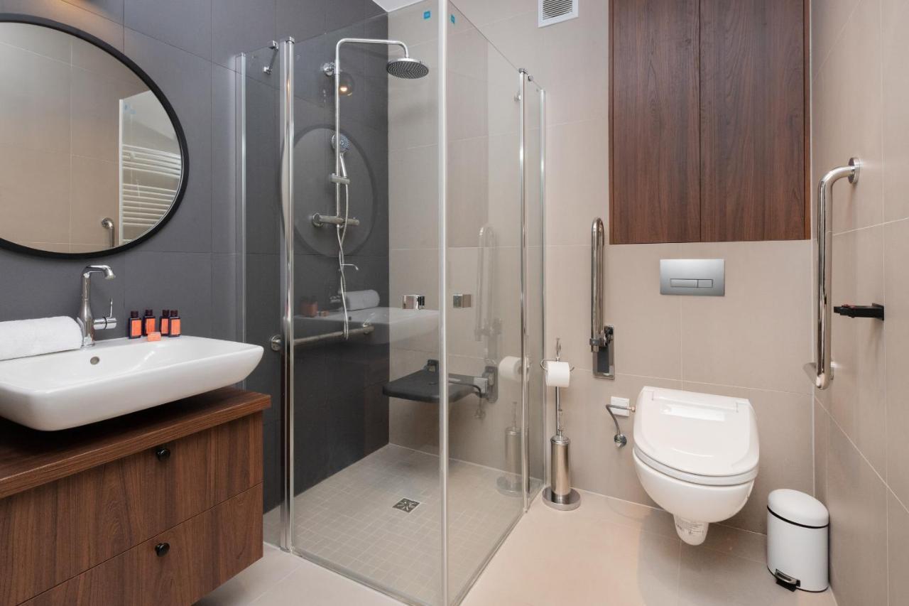 Superior With Balcony & Parking By Renters Prestige Leilighet