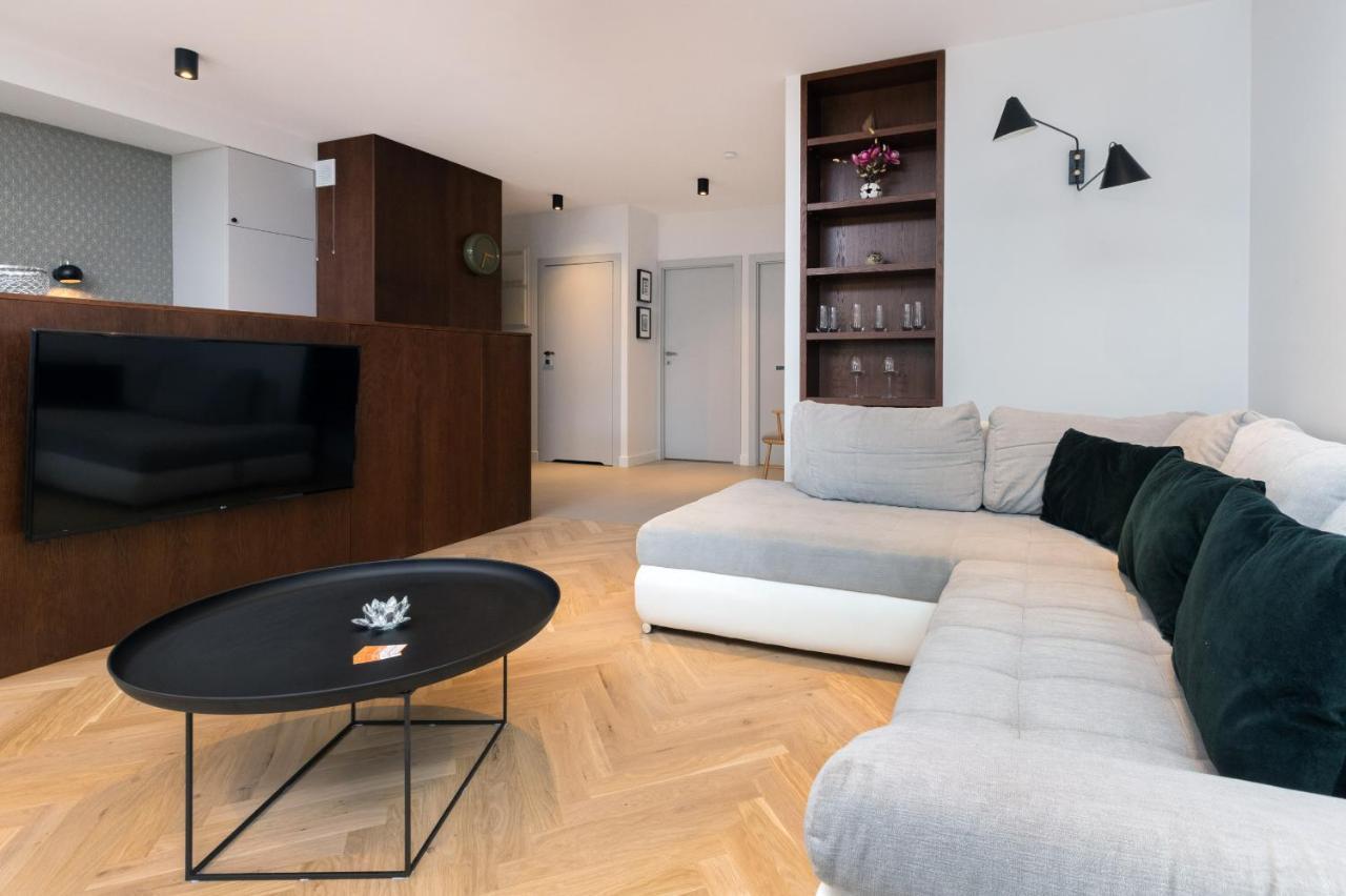 Superior With Balcony & Parking By Renters Prestige Apartment Danzig